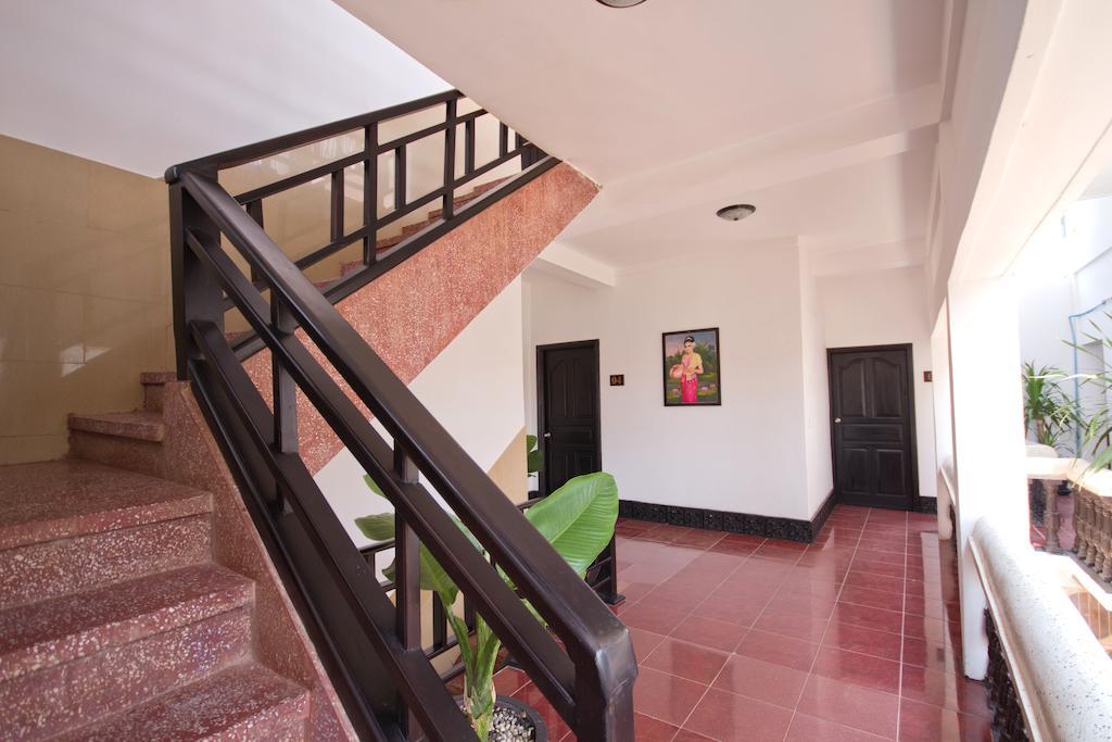 The Moon Villa Siem Reap Esterno foto